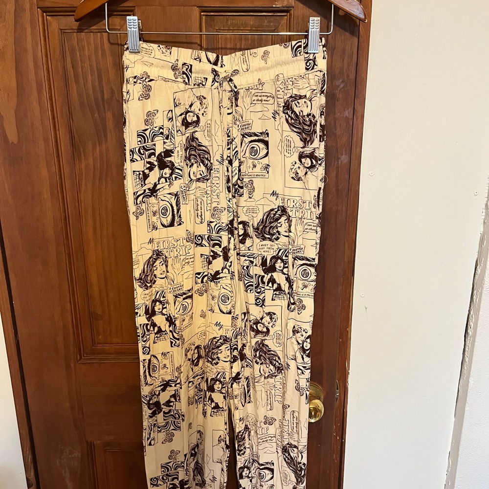 Graphic pants